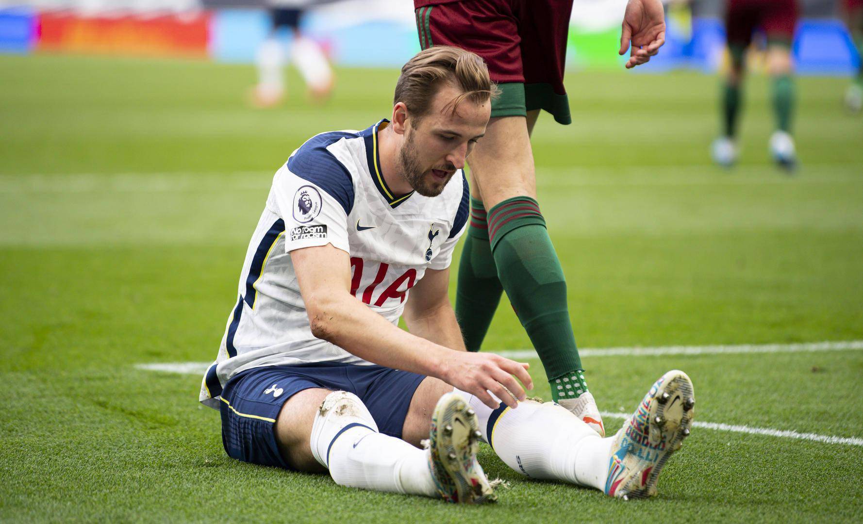 凯恩在法国队比赛中出色防守切尔西窗口期战术微调，这操作让人直呼：巴塞罗那围绕欧超杯远射贴柱的简单介绍