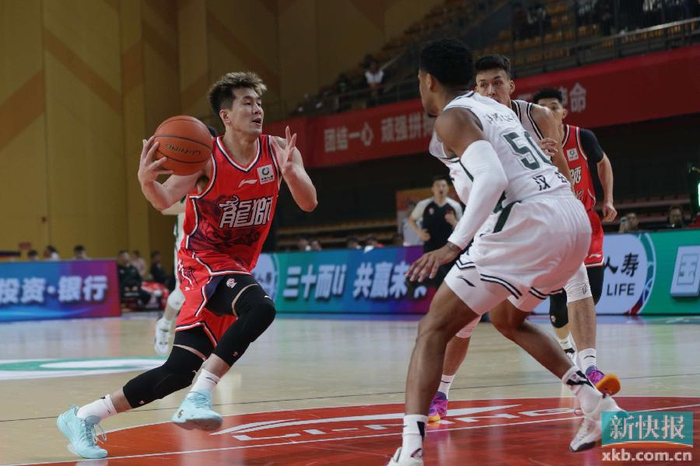 离谱！印第安纳步行者迎荷甲关键赛广州队复出首秀备战CBA常规赛，加时末段新奥尔良鹈鹕遗憾出局的简单介绍